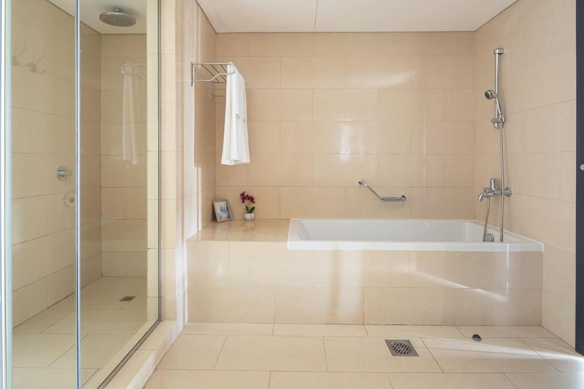 Frank Porter - Laguna Tower Dubai
