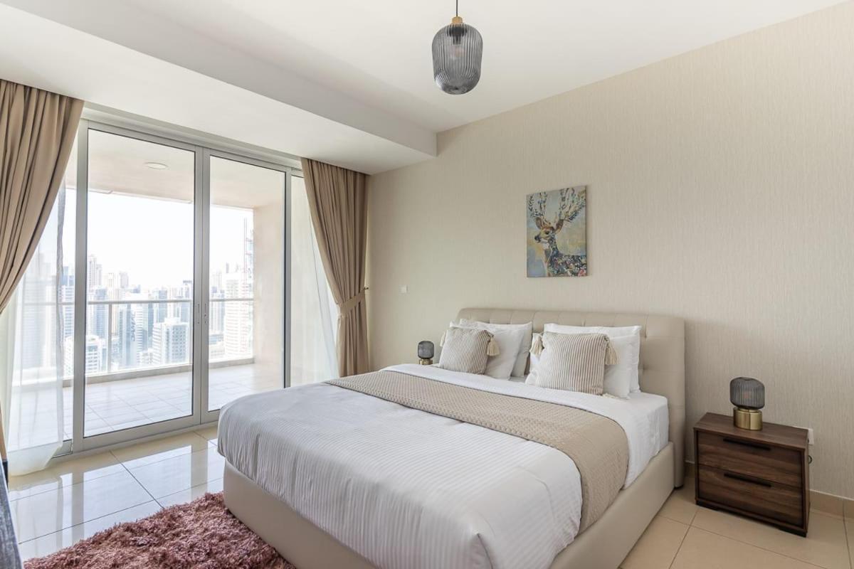 Frank Porter - Laguna Tower * Dubai