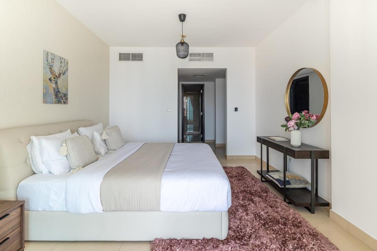 Frank Porter - Laguna Tower Aparthotel *
