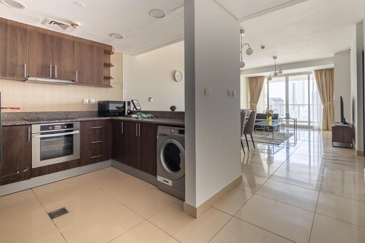 Frank Porter - Laguna Tower * Dubai