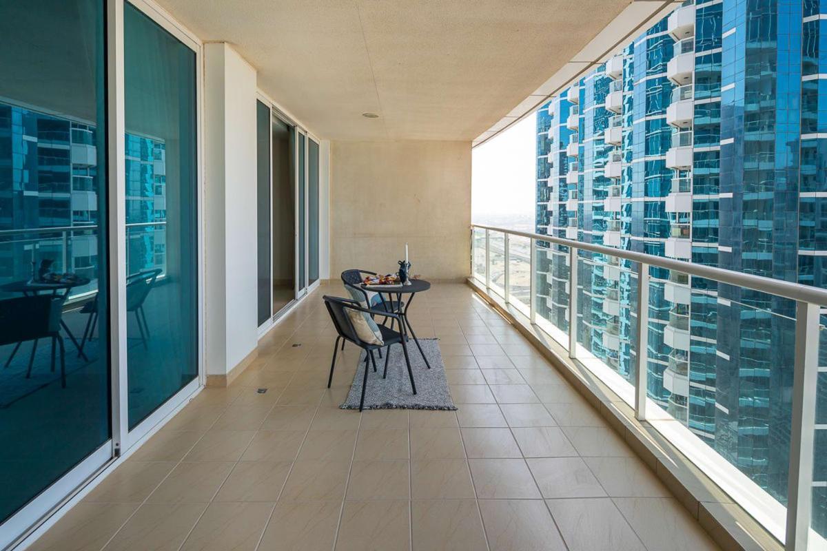 Frank Porter - Laguna Tower * Dubai