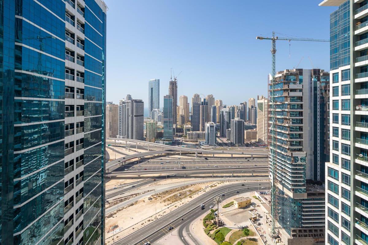 Frank Porter - Laguna Tower Aparthotel Dubai